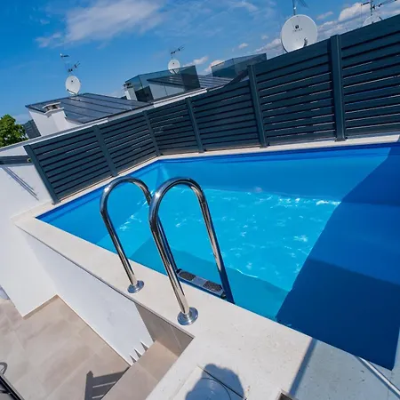 Three-bedroom Premium Atmosfera With Private Pool&sauna Βόντιτσε