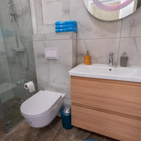 Three-bedroom Premium Atmosfera With Private Pool&sauna Σπίτι διακοπών Βόντιτσε