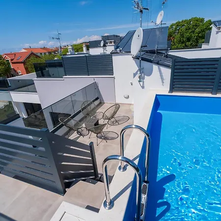 Ferienhaus Three-bedroom Premium Atmosfera With Private Pool&sauna