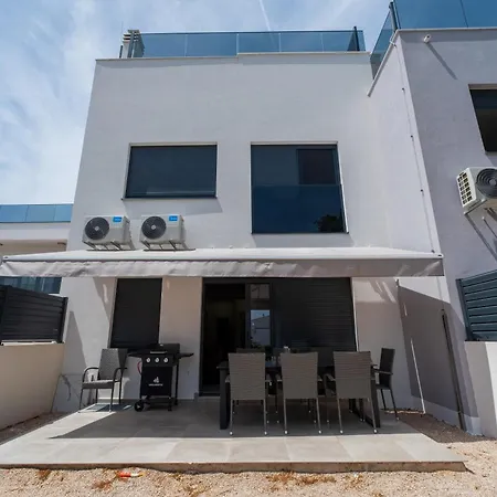 Three-bedroom Premium Atmosfera With Private Pool&sauna Σπίτι διακοπών *
