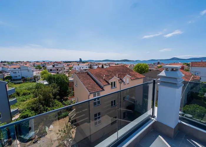 Casa de Férias Three-bedroom Premium Atmosfera With Private Pool&sauna Vodice