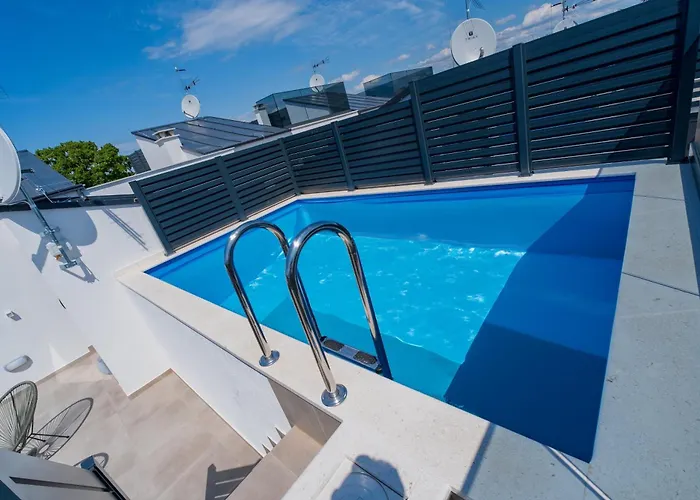 Three-bedroom Premium Atmosfera With Private Pool&sauna Водице