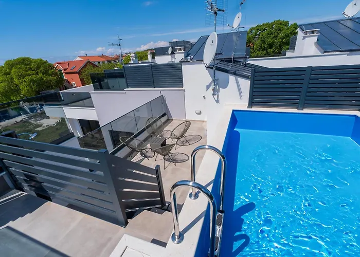 Prázdninový dům Three-bedroom Premium Atmosfera With Private Pool&sauna