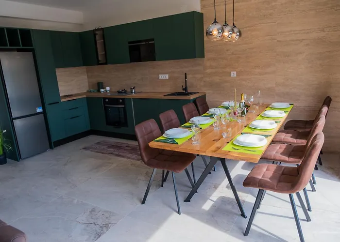 Three-bedroom Premium Atmosfera With Private Pool&sauna ヴォディツェ