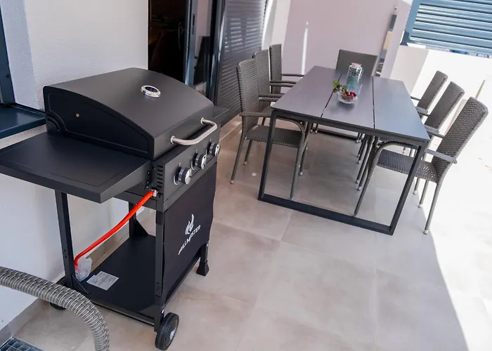 Дом отдыха Three-bedroom Premium Atmosfera With Private Pool&sauna