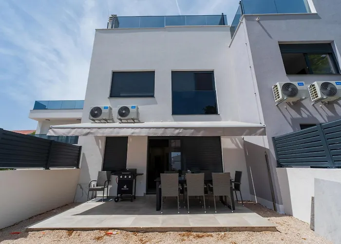 Three-bedroom Premium Atmosfera With Private Pool&sauna Prázdninový dům *